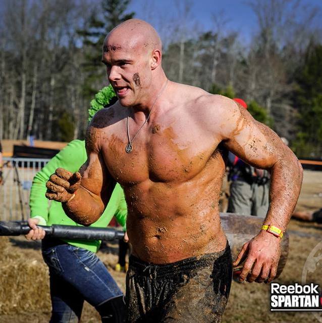 Blato, ostnaté drôty, ale najmä pohyb vo voľnej prírode – to je Reebok Spartan Race